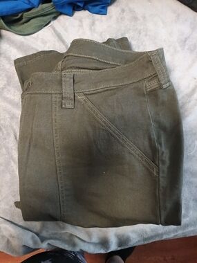 Wrangler Straight Leg Pants in Olive Green